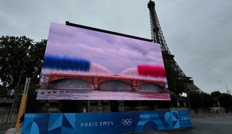 At 767 Inches, This Is The World’s Largest Mobile LED Monitor At Almost Half The Size Of A Giant IMAX Screen
